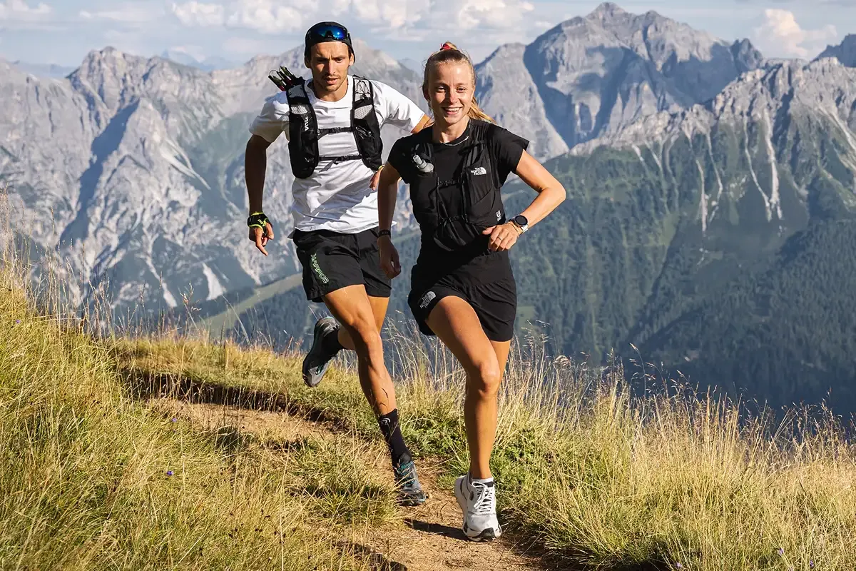 Trail runner in the mountains during a race, useful for estimating trail race time